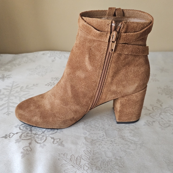 Le Chateau Ankle Boots Cognac Suede Boho Western Party NWT Style Y076 Sz 8 - Picture 3 of 15